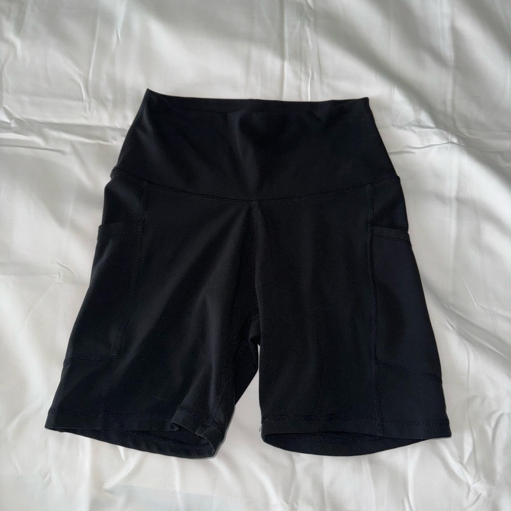 Black Solid Biker Shorts With Pocket Detail